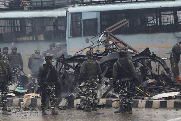 पुलवामा हमले में शहीद होने वालों की संख्या बढक़र 49 हुई