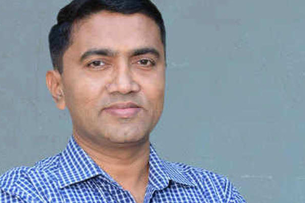 गोवा के मुख्यमंत्री ने नदी में कचरा डालने वाले की निंदा की