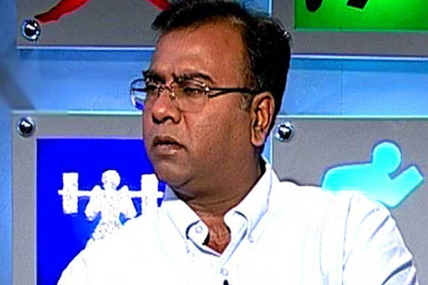 पाकिस्तान को बाहर करने के लिए जानबूझकर हार सकता है भारत : बासित अली