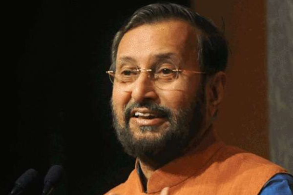 ममता किसे बचाना चाहती हैं, शीर्ष अधिकारी को या खुद को : जावड़ेकर