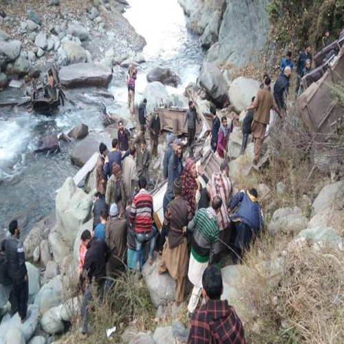 कश्मीर में बस खाई में गिरी, 14 लोगों की मौत