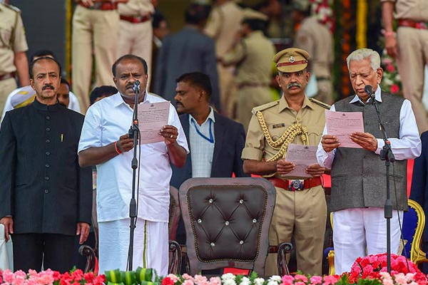 कुमारस्वामी ने कर्नाटक के मुख्यमंत्री पद की शपथ ली