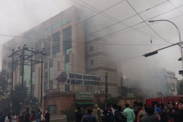 नोएडा के मेट्रो अस्पताल में आग, कोई हताहत नहीं
