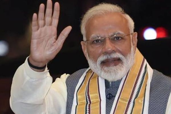 काशी पहुंचे नरेंद्र मोदी, काशी विश्वनाथ की पूजा की