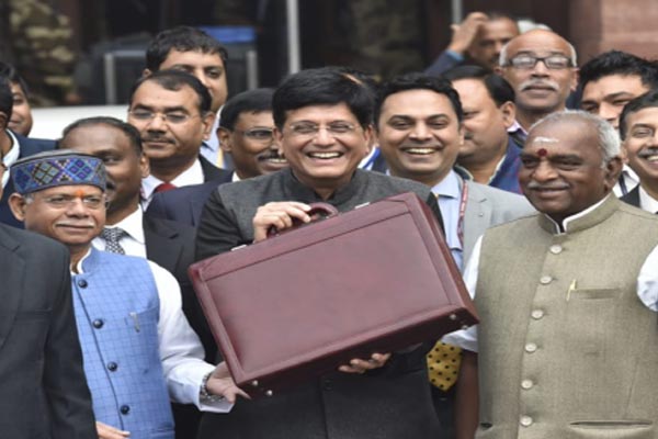 किसानों को हर साल खेती के लिए मिलेगी 6,000 रुपये की मदद