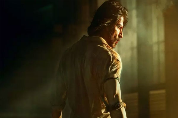 पठान में शाहरुख खान की भूमिका हॉलीवुड एक्टर टॉम क्रूज से करती है कनेक्ट