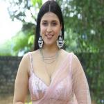 डांस वीडियो पोस्ट करते ही ट्रोल हुईं मन्नारा चोपड़ा, वजन पर लोगों ने किए कमेंट 