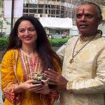 संदीपा धर ने गुरु पूर्णिमा के अवसर पर अपने कथक गुरु राजेंद्र चतुर्वेदी का लिया आशीर्वाद
