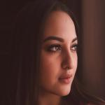 सोनाक्षी का 5 साल बाद डार्क कमबैक, पति जहीर इकबाल ने कमेंट कर दिया हिंट
