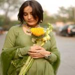 प्रेग्नेंसी ग्लो से चमक उठा सुरभि ज्योति का चेहरा, ग्रीन सूट में फ्लॉन्ट किया बेबी बंप
