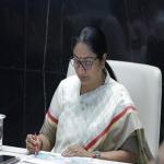 दिल्ली सरकार निजी ईवी वाहनों को शेयर टैक्सी के रूप में चलाने पर सहमत, बदले जाएंगे नियमः रेखा गुप्ता