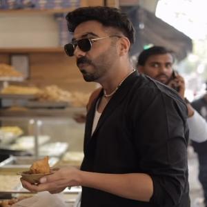 अपारशक्ति ने एक समोसे के लिए तय किया दिल्ली से आगरा का सफर