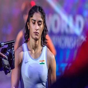 एशियाई कुश्ती चैम्पियनशिप : क्वार्टर फाइनल में हारी वीनेश, कांसे की रेस में
