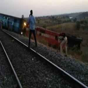 कर्नाटक में औरंगाबाद-हैदराबाद ट्रेन पटरी से उतरी