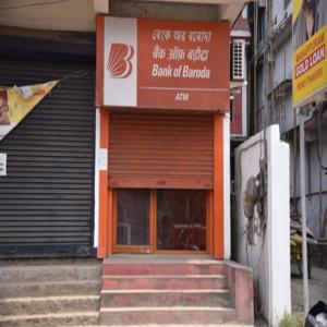 एकमुश्त 5,680 करोड़ रुपए के घाटे से बैंक ऑफ बड़ौदा का पहली तिमाही का मुनाफा 72 प्रतिशत लुढ़का
