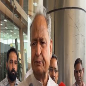 बाड़मेर रिफाइनरी : पूर्व मुख्यमंत्री अशोक गहलोत ने पांच साल की देरी पर सवाल उठाए
