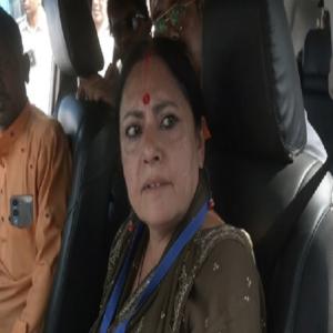 बंगाल: आसनसोल में भाजपा प्रत्याशी की कार पर हमला, अग्निमित्रा पॉल बोलीं- मुसलमान टीएमसी की निजी संपत्ति नहीं