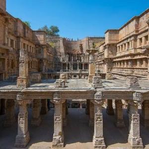 11वीं सदी में हुआ था इस सीढ़ीदार कुएं का निर्माण, उल्टे मंदिर जैसा दिखता है जल वास्तुकला का बेमिसाल प्रमाण, सौ के नोटों पर भी अंकित