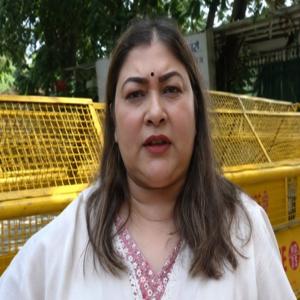 कांग्रेसी नेताओं ने कहा, नेता प्रतिपक्ष के साथ दिल्ली पुलिस को ऐसा बर्ताव नहीं करना चाहिए था 
