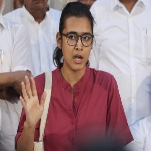 दिल्ली हाईकोर्ट ने आइसा अध्यक्ष नेहा बोरा की याचिका खारिज की, दस्तावेज उपलब्ध कराने का निर्देश