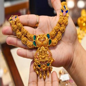 वैश्विक दबाव के चलते सोना-चांदी धड़ाम; सिल्वर में 6,799 रुपए की गिरावट, कीमत 2 लाख के नीचे फिसली 
