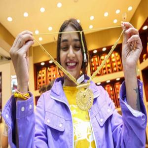 सोने की कीमत इस हफ्ते 2,300 रुपए से अधिक बढ़ी, चांदी का दाम 2.42 लाख रुपए के पार 
