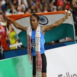 हिमा दास : फुटबॉल छोड़ दौड़ में बनाया करियर, ये रिकॉर्ड बनाने वाली पहली भारतीय महिला बनीं  
