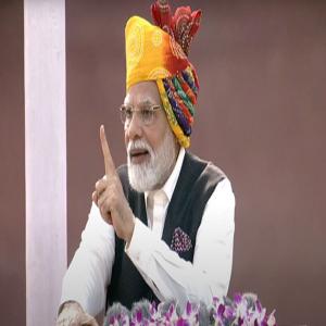 भ्रष्टाचार, परिवारवाद व तुष्टिकरण के खिलाफ लड़ाई के लिए आशीर्वाद मांगने आया हूं : पीएम मोदी