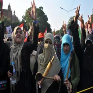 पाकिस्तान में महंगाई तेज: पेट्रोल-डीजल और खाद्य पदार्थों की कीमतों में भारी उछाल
