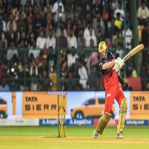 आईपीएल 2026: फिलिप साल्ट का तूफानी अर्धशतक, आरसीबी ने डीसी को दिया 176 रन का टारगेट