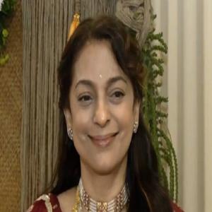 जूही चावला और तनीषा मुखर्जी ने साझा किए आध्यात्मिक अनुभव, ध्यान और साधना को बताया जीवन की ताकत