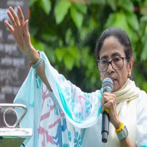 दिल्ली और कोलकाता की घटनाओं पर ममता बनर्जी का केंद्र पर हमला, विपक्षी आंदोलन को दिया समर्थन
