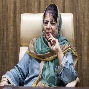 महबूबा मुफ्ती ने रेल मंत्री को लिखा पत्र, रेल परियोजनाओं को स्थगित करने पर जताया आभार
