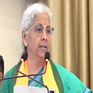 निर्मला सीतारमण ने कांग्रेस सरकार के आरोपों का किया खंडन, बोली- कर्नाटक को केंद्र से मिला रिकॉर्ड फंड