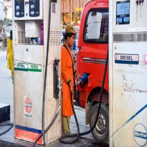 पेट्रोल-डीजल की कीमतों में कोई बढ़ोतरी नहीं, सभी पेट्रोल पंपों पर पर्याप्त स्टॉक; रसोई गैस की आपूर्ति मजबूत : सरकार
