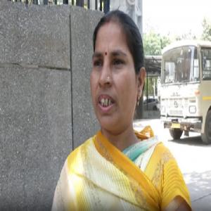 नोएडा : श्रमिक उपद्रव के नाम पर गिरफ्तार लोगों के परिजनों ने पुलिस पर उठाया सवाल