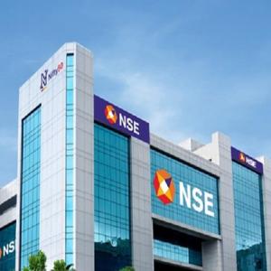 NSE के सीईओ का वेतन वर्ष 2024 में 11.26 करोड़ रुपए से बढ़कर 15.88 करोड़ रुपए पहुंचा: डीआरएचपी