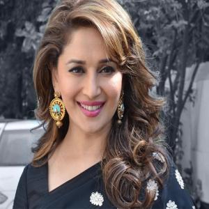 ओटीटी ने विकल्प दिए, लेकिन इसका मतलब यह नहीं कि थिएटर का समय खत्म हो गया : माधुरी दीक्षित