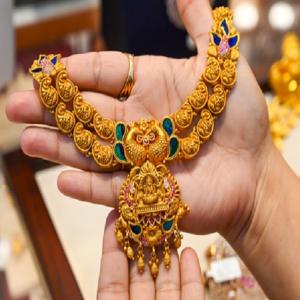 मुनाफावसूली के चलते कीमती धातुओं में आई गिरावट, एक हफ्ते में सोना 500 रुपए तो चांदी 7,000 रुपए से ज्यादा फिसली