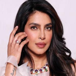 प्रियंका चोपड़ा ने आशा भोसले के निधन पर जताया शोक, कहा- उनकी कला ने देश के भावों को आकार दिया
