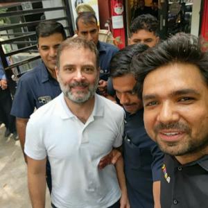 राहुल गांधी ने दिल्ली के औद्योगिक क्षेत्र का दौरा कर लोगों को चौंकाया