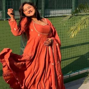 रश्मि देसाई : कभी भोजपुरी सिनेमा की डिमांडिंग एक्ट्रेस थीं टीवी की तपस्या, संघर्ष से बनाई मजबूत पहचान