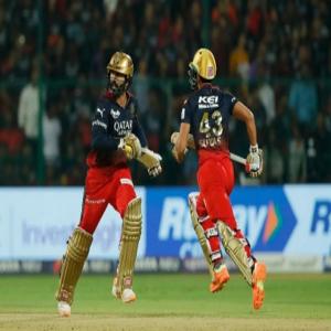 RCB को अपनी बैटिंग लाइन अप ठीक करनी होगी : इरफान पठान