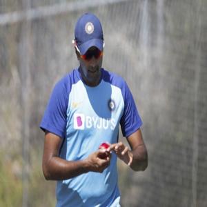 रोहित शर्मा अश्विन को मैच विजेता के रूप में देखते हैं : सबा करीम