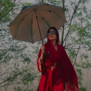 शहनाज गिल का समर लुक वायरल, पंजाबी सूट में नदी किनारे दिखाईं कातिलाना अदाएं
