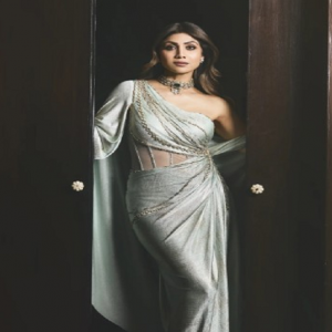 शिल्पा शेट्टी ने बताया रिवर्स हाइपर एक्सरसाइज का सही तरीका, गिनाए कई फायदे