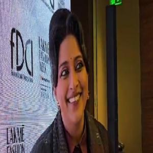 खादी को प्रमोट कर खुद को भाग्यशाली समझती हैं गायिका राजाकुमारी, शाहरुख खान की किंग को लेकर दिया हिंट