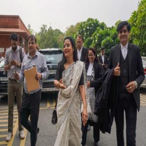 सुप्रीम कोर्ट से महुआ मोइत्रा को झटका, एआईएफ और एफपीआई से जुड़ी याचिका खारिज