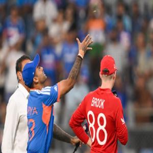 टी 20 वर्ल्ड कप: सेमीफाइनल में इंग्लैंड ने टॉस जीतकर गेंदबाजी चुनी, भारतीय टीम में कोई बदलाव नहीं