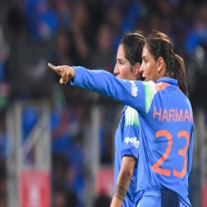 श्रीलंका के खिलाफ इस जीत का श्रेय गेंदबाजों को जाता है : हरमनप्रीत कौर
